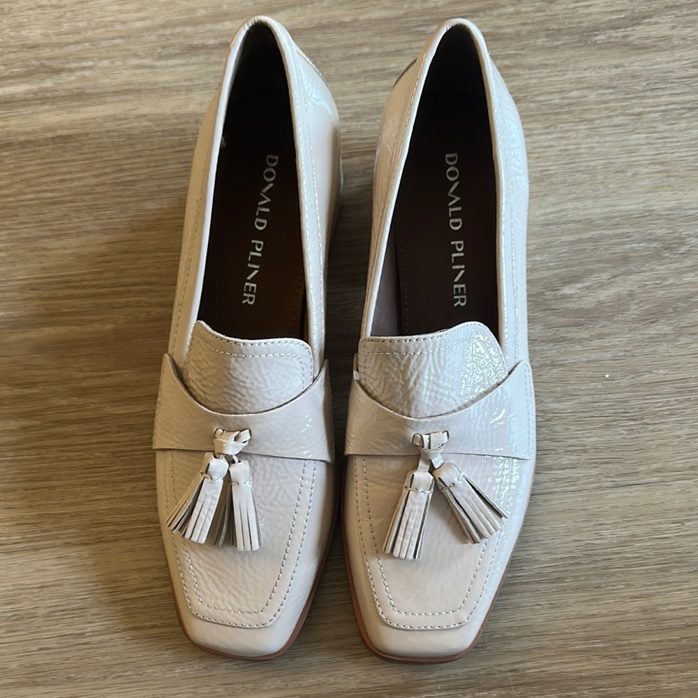Donald J. Pliner Cream Leather Loafers with Tassels